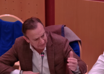 Απόφαση ΚΕΔΕ για μη κατάργηση των σχολικών επιτροπών με πρόταση Θωμά Μπέγκα