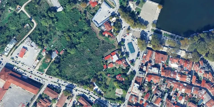 Έκταση για χώρο στάθμευσης αγοράζει η Περιφέρεια