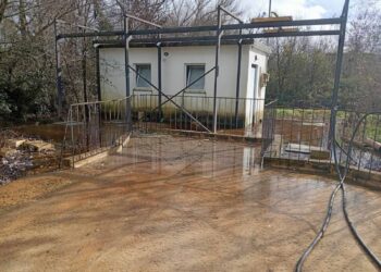 Οι έντονες βροχοπτώσεις δημιουργούν πρόβλημα στο πλύσιμο απορριμματοφόρων