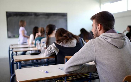 Αντί προσλήψεων ζητούν υπερωρίες από εκπαιδευτικούς