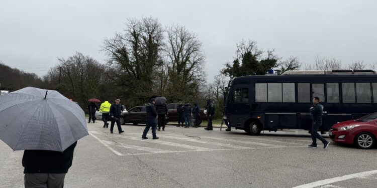 Εξ αποστάσεως…μπλόκο Κακαβιάς