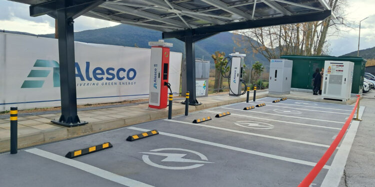 Υπερταχεία φόρτιση με ηλιακή ενέργεια