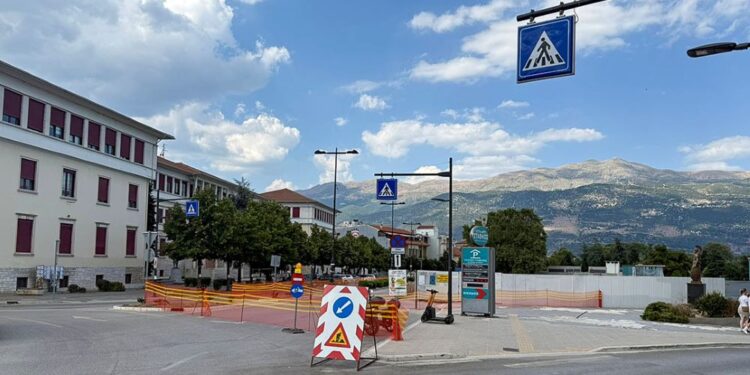 Πλατεία: Κλείνει για κυβολιθόστρωση η άνοδος, από την κάθοδο τα αυτοκίνητα