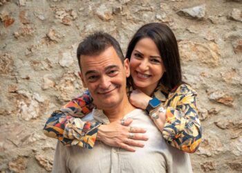 Η κωμωδία «CHECKIN για 2» του Μάκη Τσούφη έρχεται στα Γιάννενα