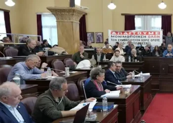 Κριτική της αντιπολίτευσης και απαντήσεις για καθαριότητα, led, σκαψίματα και πλατεία