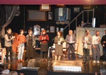 Πρεμιέρα του έργου “Φυγόδικος δεν ήμουν” σε κατάμεστη αίθουσα