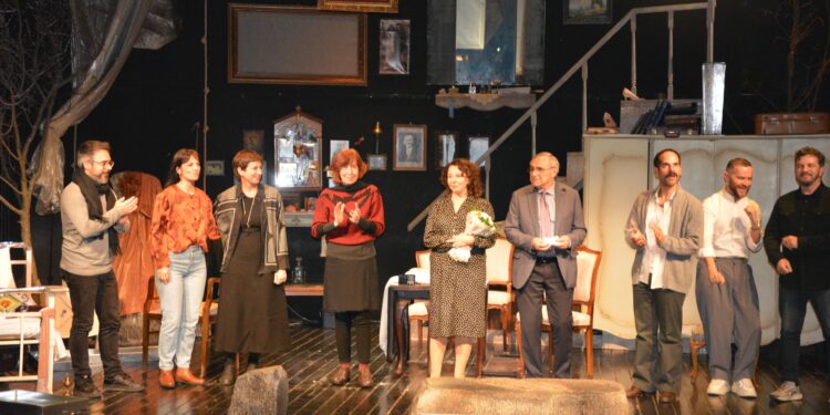 Πρεμιέρα του έργου “Φυγόδικος δεν ήμουν” σε κατάμεστη αίθουσα