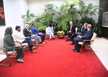 Αμερικανοί βουλευτές στην Αβάνα: πίεση για άρση του αποκλεισμού και άτυπος δίαυλος επαφών