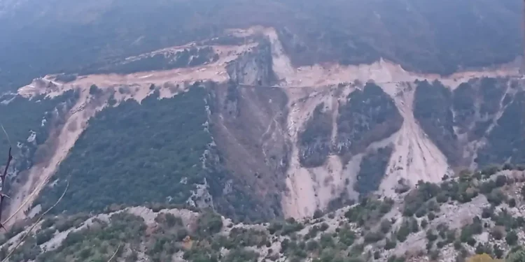 Φταίνε οι βροχές για τα χώματα στον Άραχθο