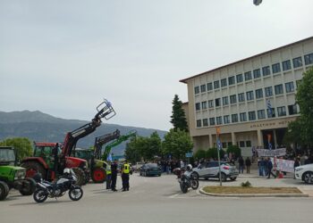 «Επικαλούμαι το δικαίωμα στη σιωπή», αλλά  και ένα ηχηρό μήνυμα κατά των “αγροτοδικείων”