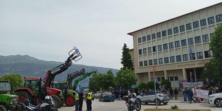 «Επικαλούμαι το δικαίωμα στη σιωπή», αλλά  και ένα ηχηρό μήνυμα κατά των “αγροτοδικείων”