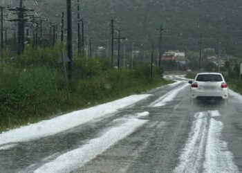 Σφοδρή χαλαζόπτωση σε τμήμα του λεκανοπεδίου