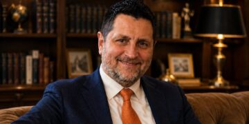 Οι ελπίδες αλλαγής σελίδας ξεθωριάζουν καθώς ο Καλαμάρης θα περιμένει την εκκαθάριση της ΠΑΕ