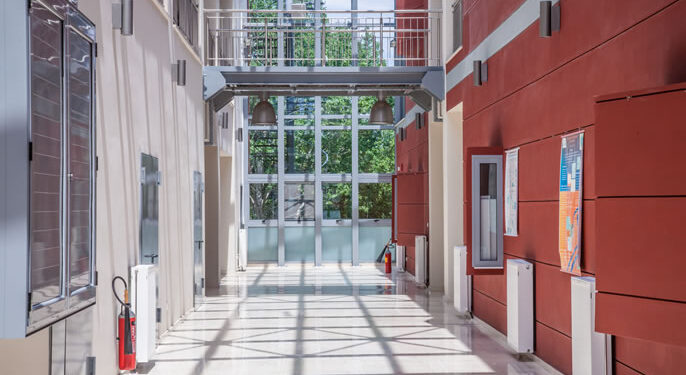 Νέο κτίριο με τον  εξοπλισμό στο Πανεπιστήμιο
