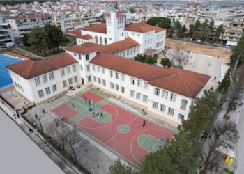 Θα ανοίξουν περισσότερες σχολικές αυλές από πέρυσι