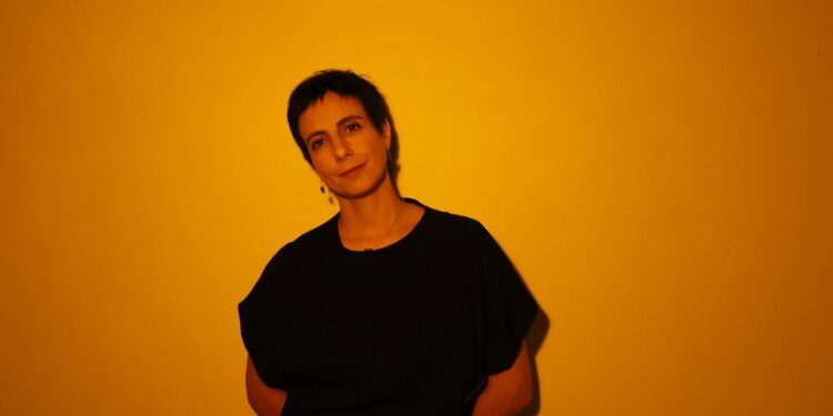 Ρηνιώ Κυριαζή: «Πόσο απέχει η κωμωδία από την τραγωδία και πόσο δραματικά μπορεί να μας γελοιοποιεί ο έρωτας;»