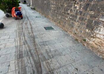 Έκκληση του δήμου στους επαγγελματίες: Να μην σέρνονται οι σακούλες απορριμμάτων στα πεζοδρόμια