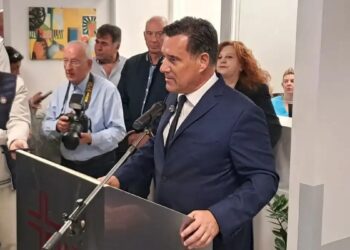 Με αντιπαραθέσεις και εξαγγελίες τα εγκαίνια