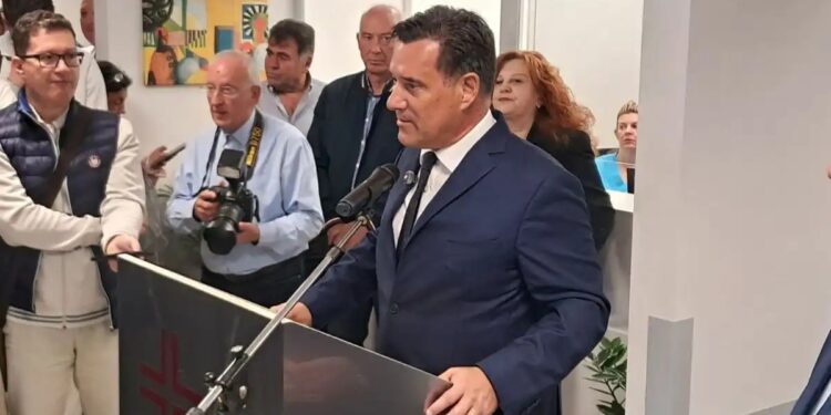 Με αντιπαραθέσεις και εξαγγελίες τα εγκαίνια