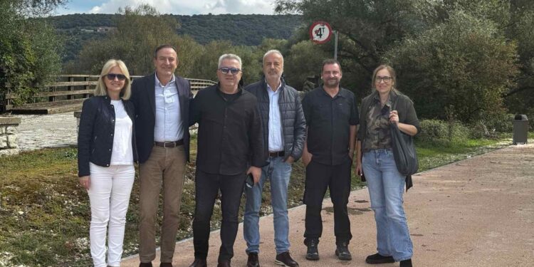Ο  Κατσικάς  συνδέθηκε με τον παραλίμνιο πεζόδρομο-ποδηλατόδρομο