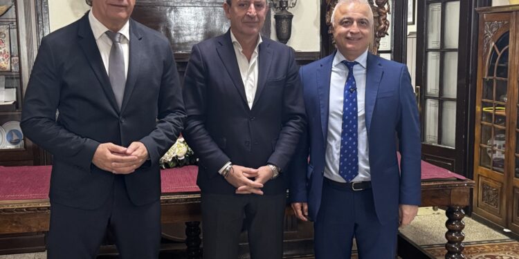 Αιθαλομίχλη, αεροδρόμιο, Πεδινή, καινοτομία,  αργυροτεχνία και υφαντική