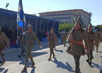 Παρέλαση, όπως παλιά, στην πλατεία Πύρρου