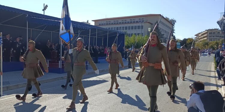 Παρέλαση, όπως παλιά, στην πλατεία Πύρρου