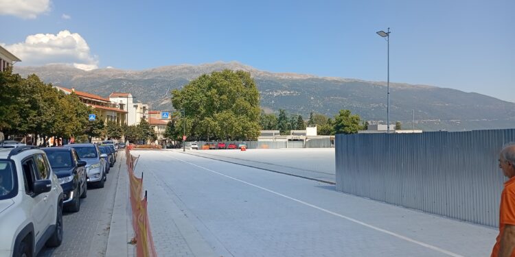 Παρέλαση κανονικά στην πλατεία Πύρρου